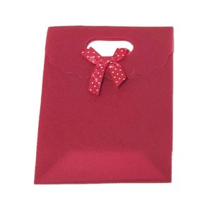 Image result for שקית מתנה בצבע ורוד עם פפיון זהב